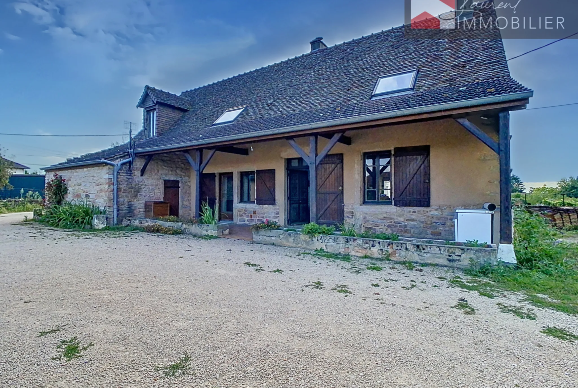 Maison de 133m2 à rénover à Jouvençon pour 120 000 € 