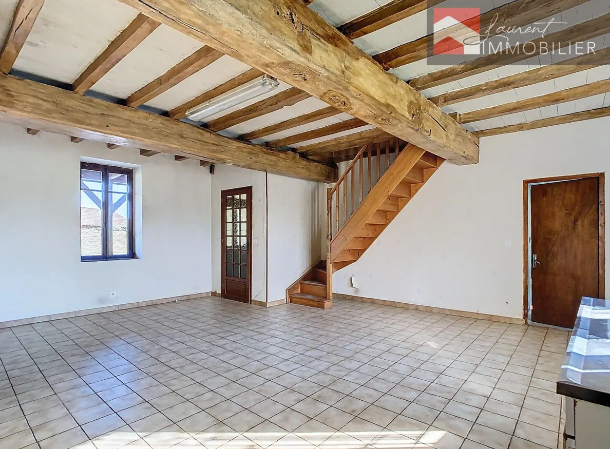 Maison de 133m2 à rénover à Jouvençon pour 120 000 € 