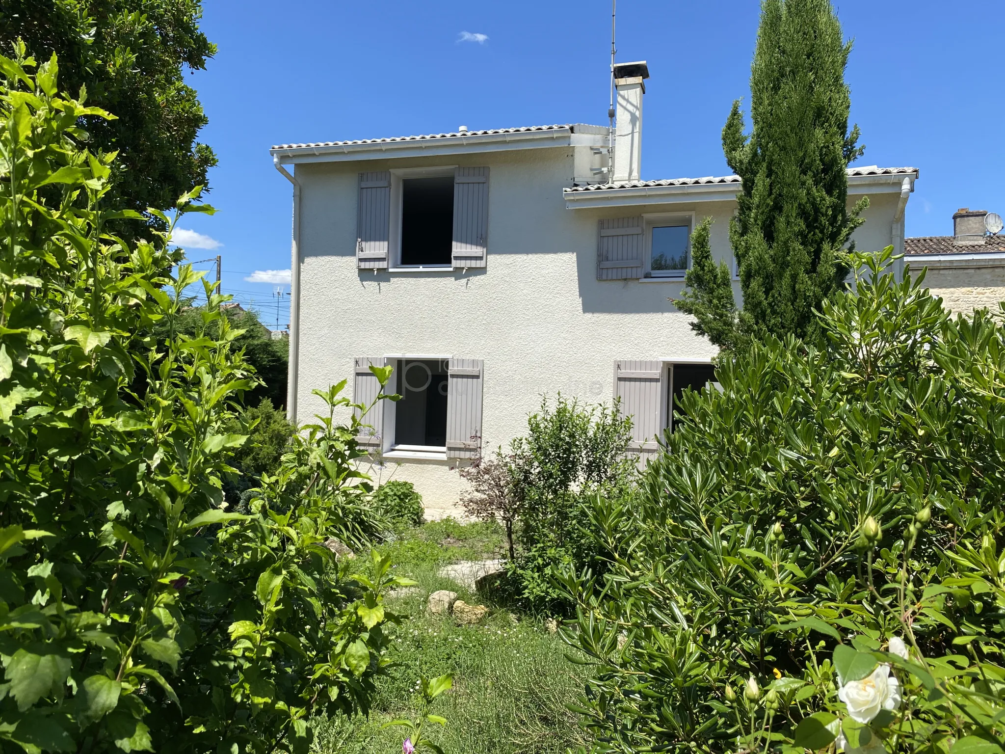 Maison individuelle 3 chambres à Caudrot près des commodités 