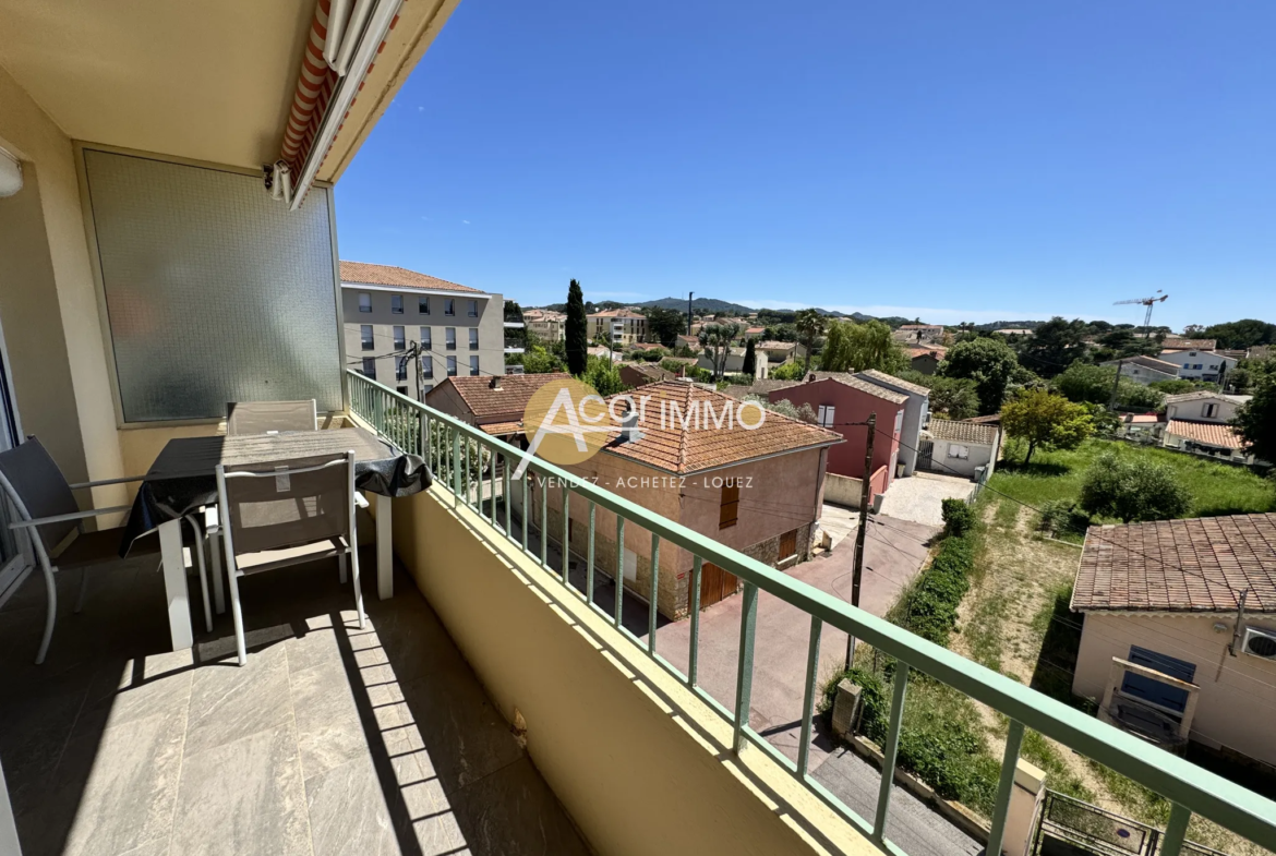 À vendre : Appartement T3 rénové à Six-Fours avec balcon et cave 