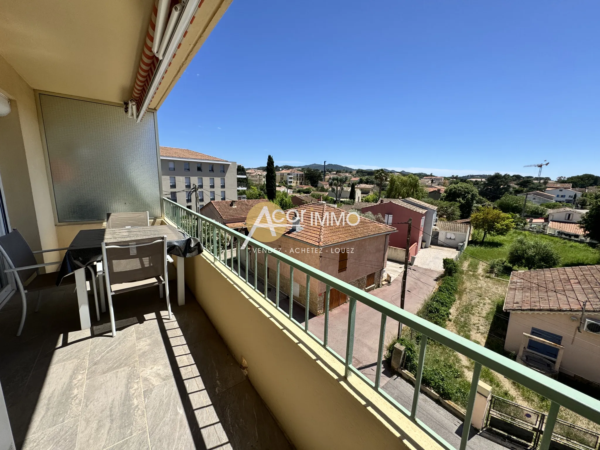 À vendre : Appartement T3 rénové à Six-Fours avec balcon et cave 