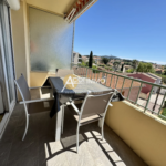 À vendre : Appartement T3 rénové à Six-Fours avec balcon et cave