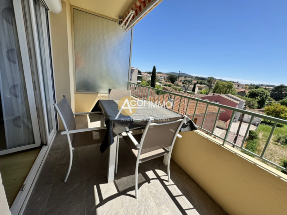 À vendre : Appartement T3 rénové à Six-Fours avec balcon et cave