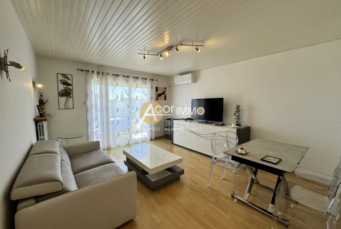 À vendre : Appartement T3 rénové à Six-Fours avec balcon et cave 