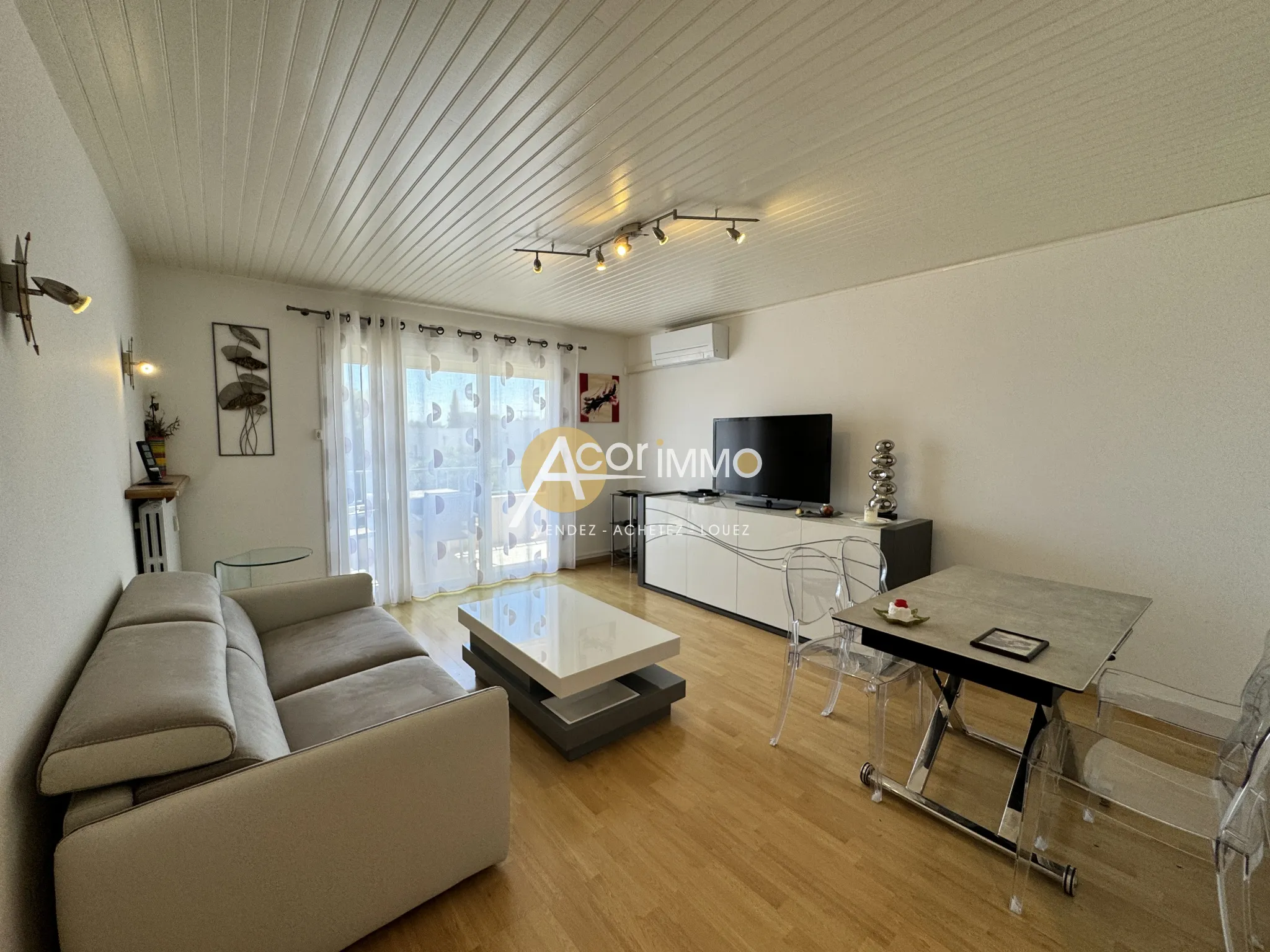 À vendre : Appartement T3 rénové à Six-Fours avec balcon et cave 