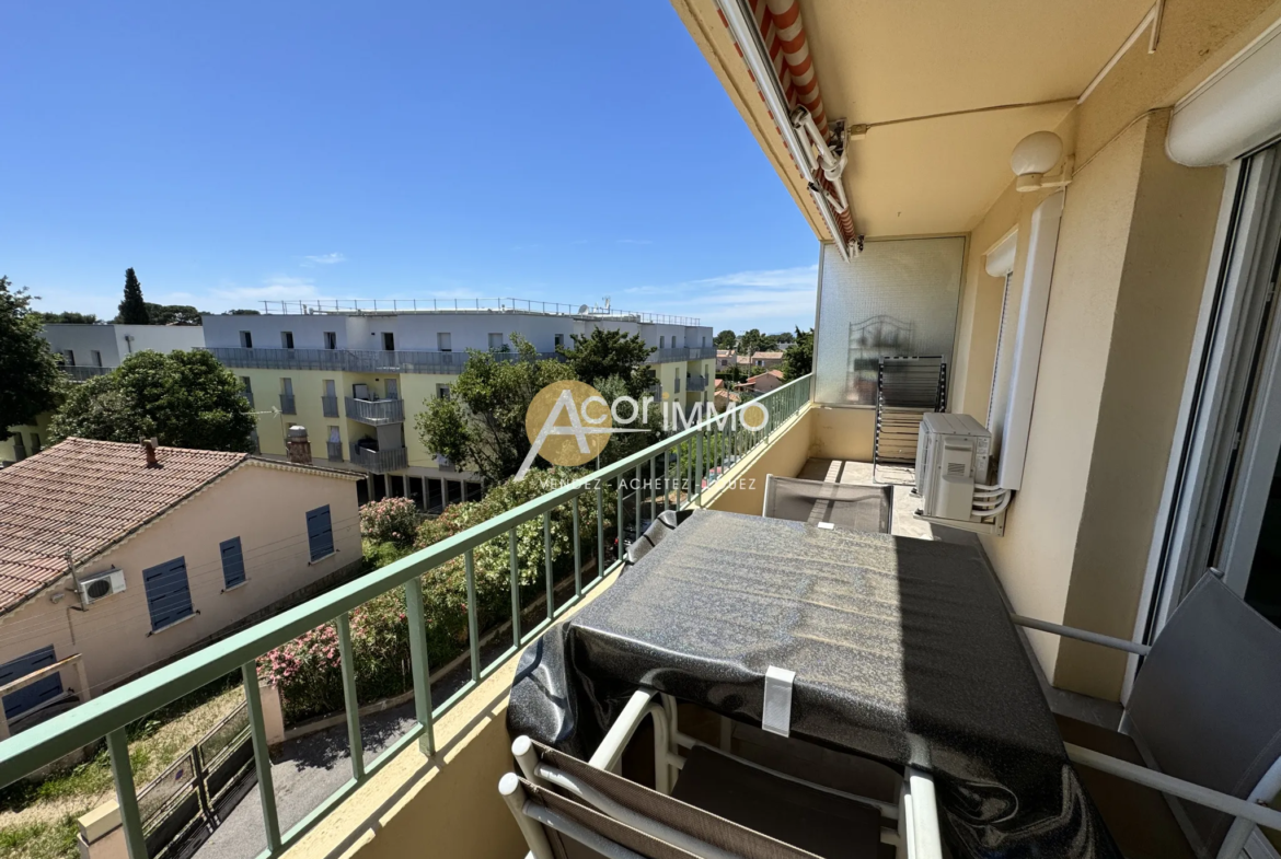 À vendre : Appartement T3 rénové à Six-Fours avec balcon et cave 