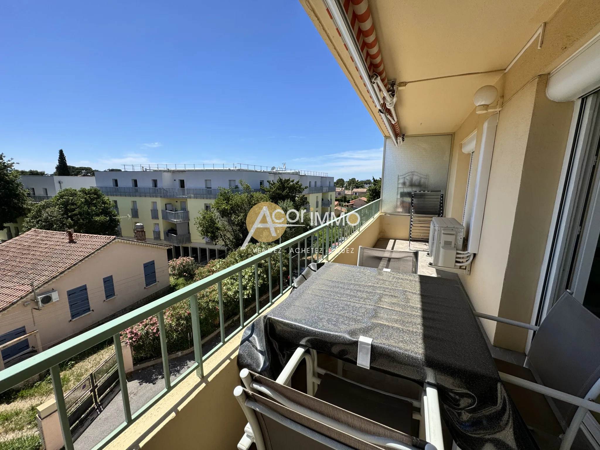 À vendre : Appartement T3 rénové à Six-Fours avec balcon et cave 