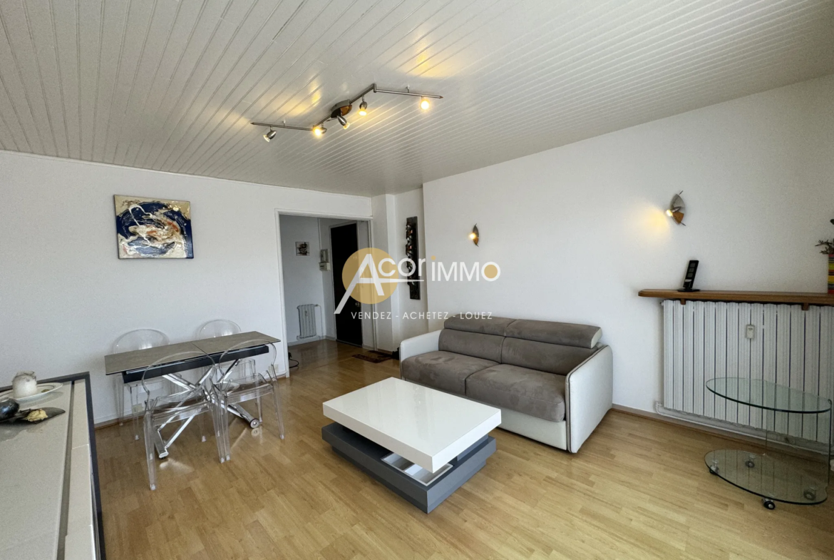 À vendre : Appartement T3 rénové à Six-Fours avec balcon et cave 