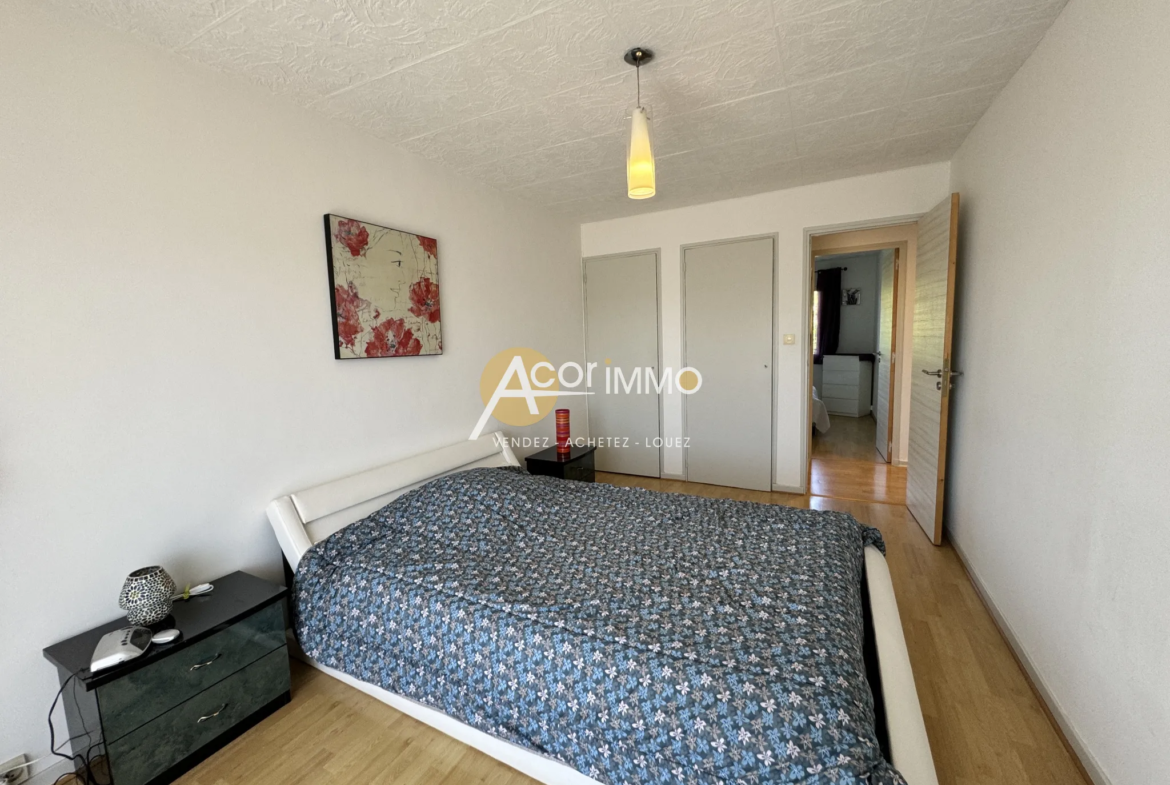 À vendre : Appartement T3 rénové à Six-Fours avec balcon et cave 