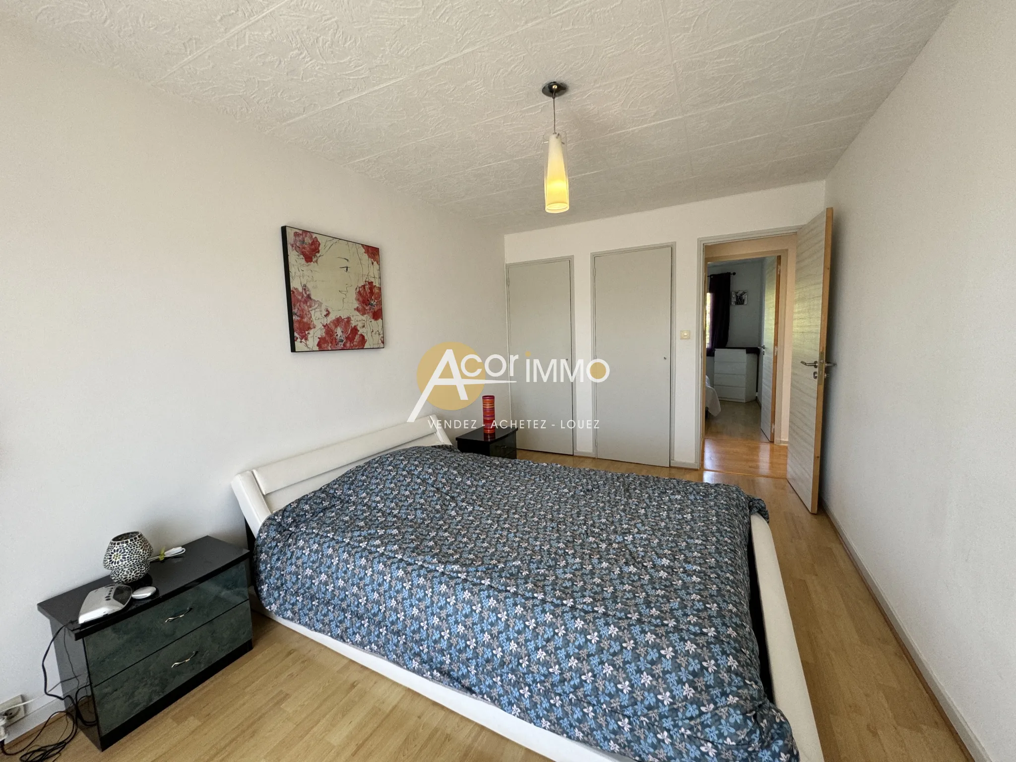 À vendre : Appartement T3 rénové à Six-Fours avec balcon et cave 