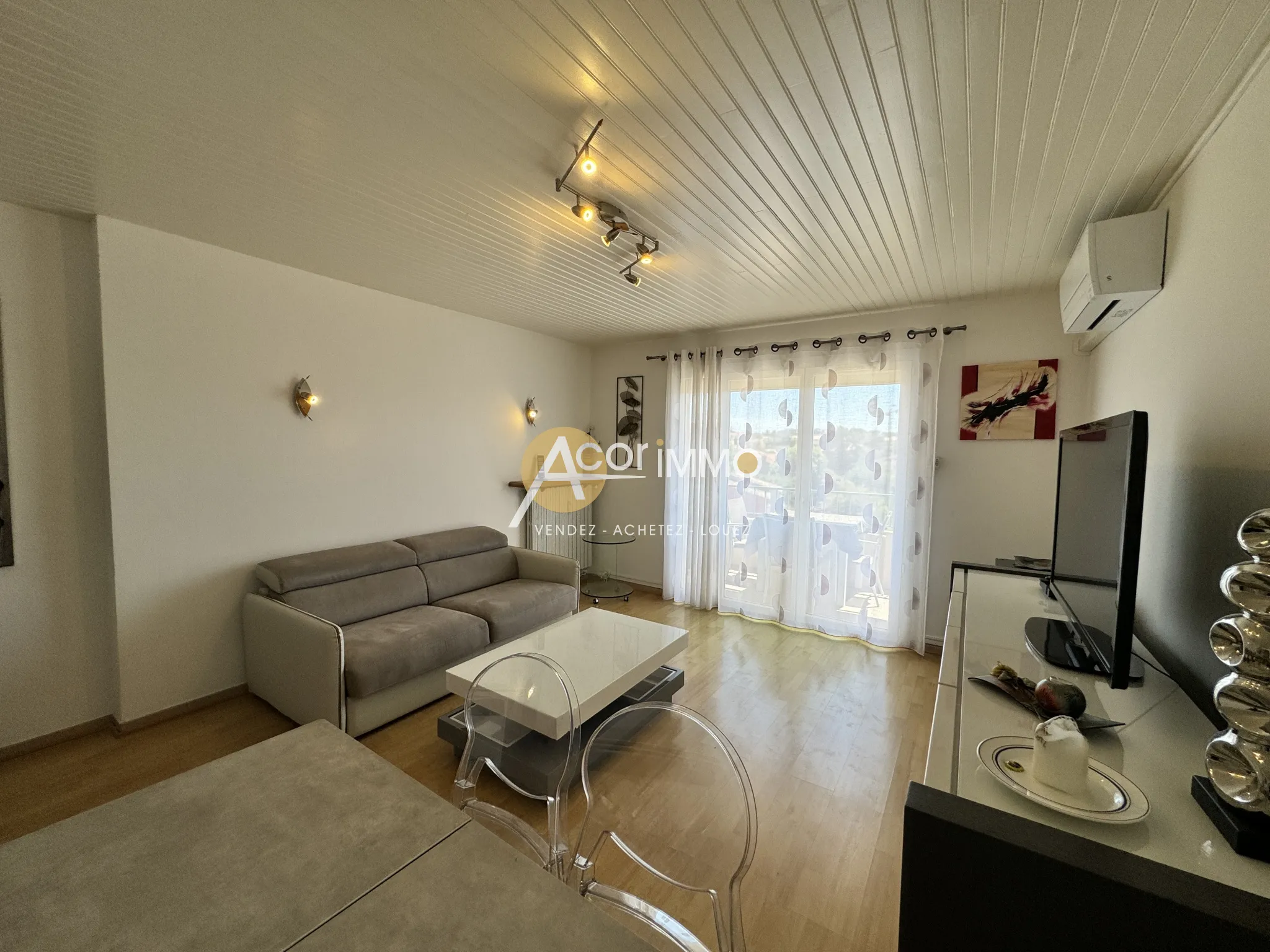 À vendre : Appartement T3 rénové à Six-Fours avec balcon et cave 