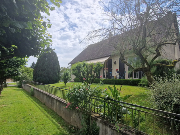 Maison indépendante avec parc à Lubersac de 1139 m²