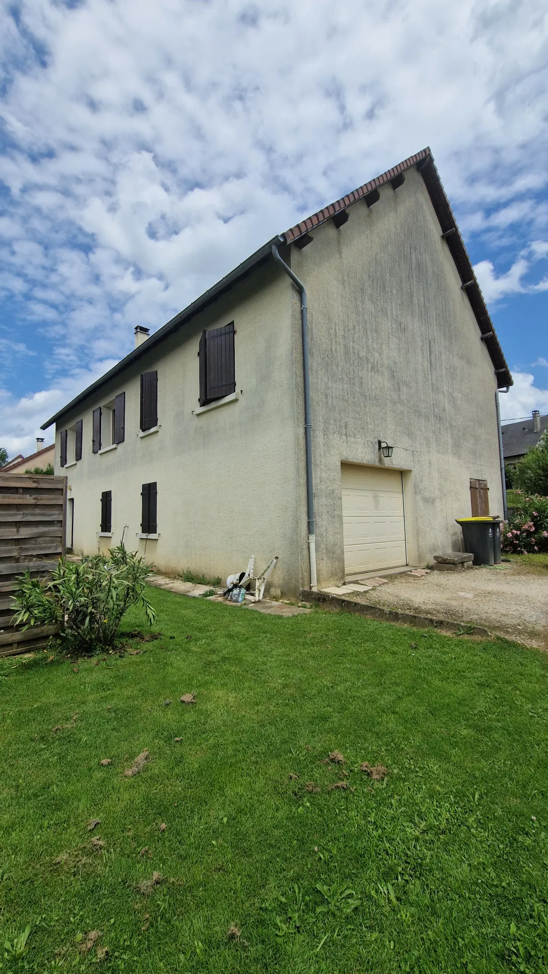 Maison indépendante avec parc à Lubersac de 1139 m² 