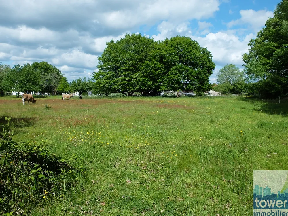 Terrain constructible de 17 790 m2 à Bardouville 