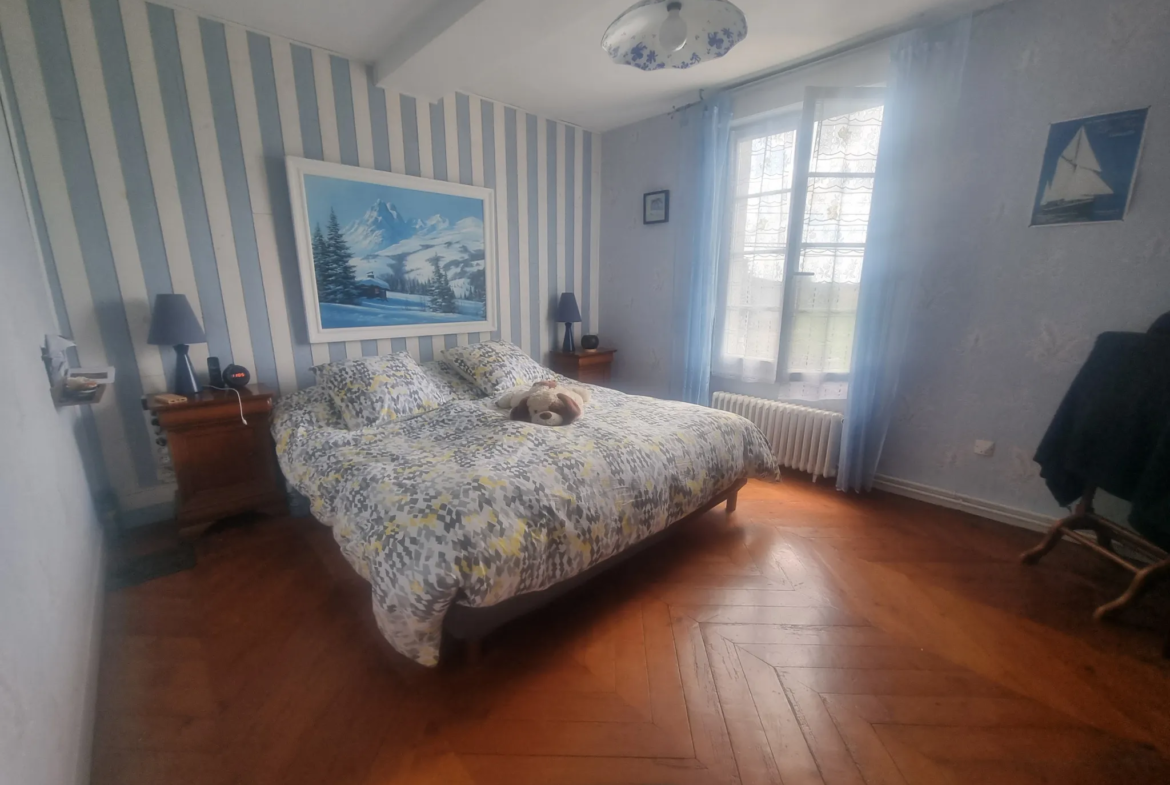 Maison de charme à vendre à Mortrée - 137 m² avec garage 