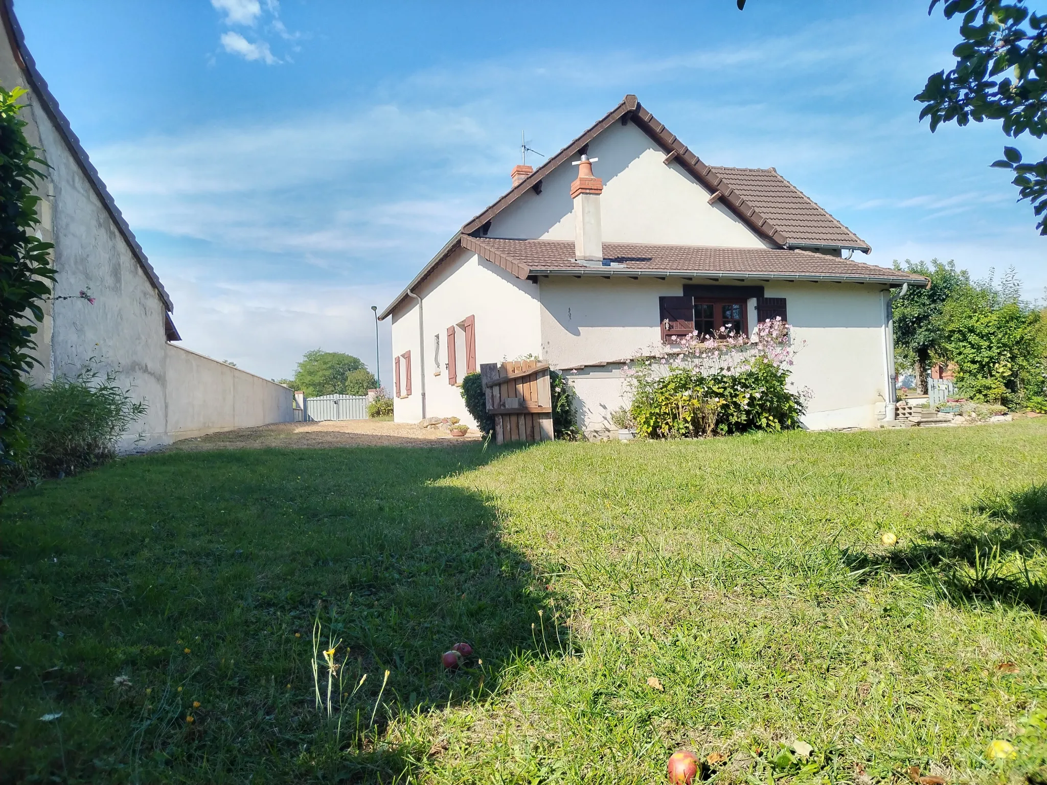 Joli pavillon à vendre à Beffes - 4 chambres et jardin 