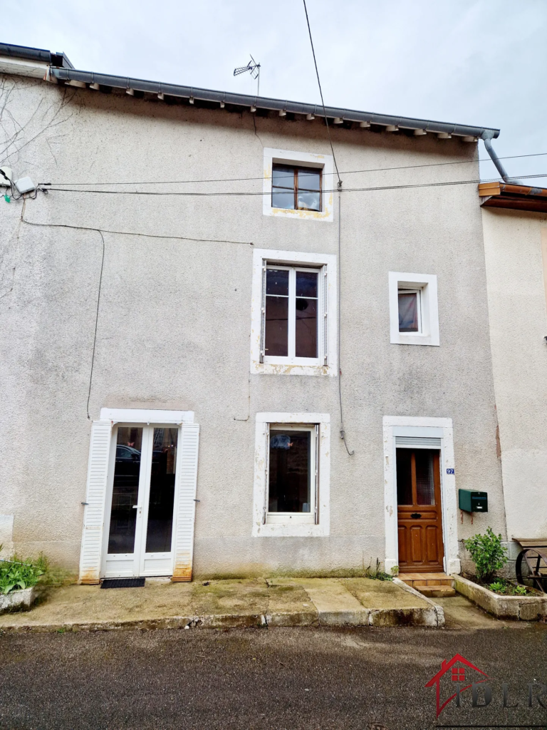 À vendre : Maison de 137 m2 à Monthureux sur Saône avec jardin