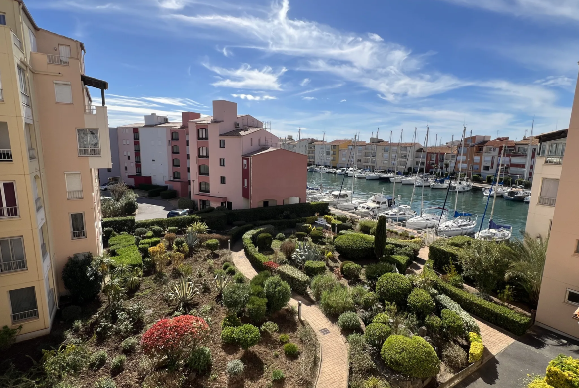 À vendre : Studio cabine lumineux au Cap d'Agde avec parking 