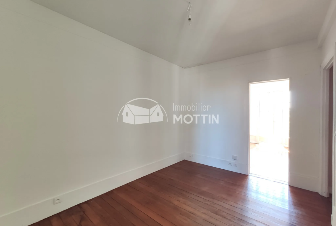 À vendre : Appartement F2/3 à Vitry-sur-Seine, proche RER C 