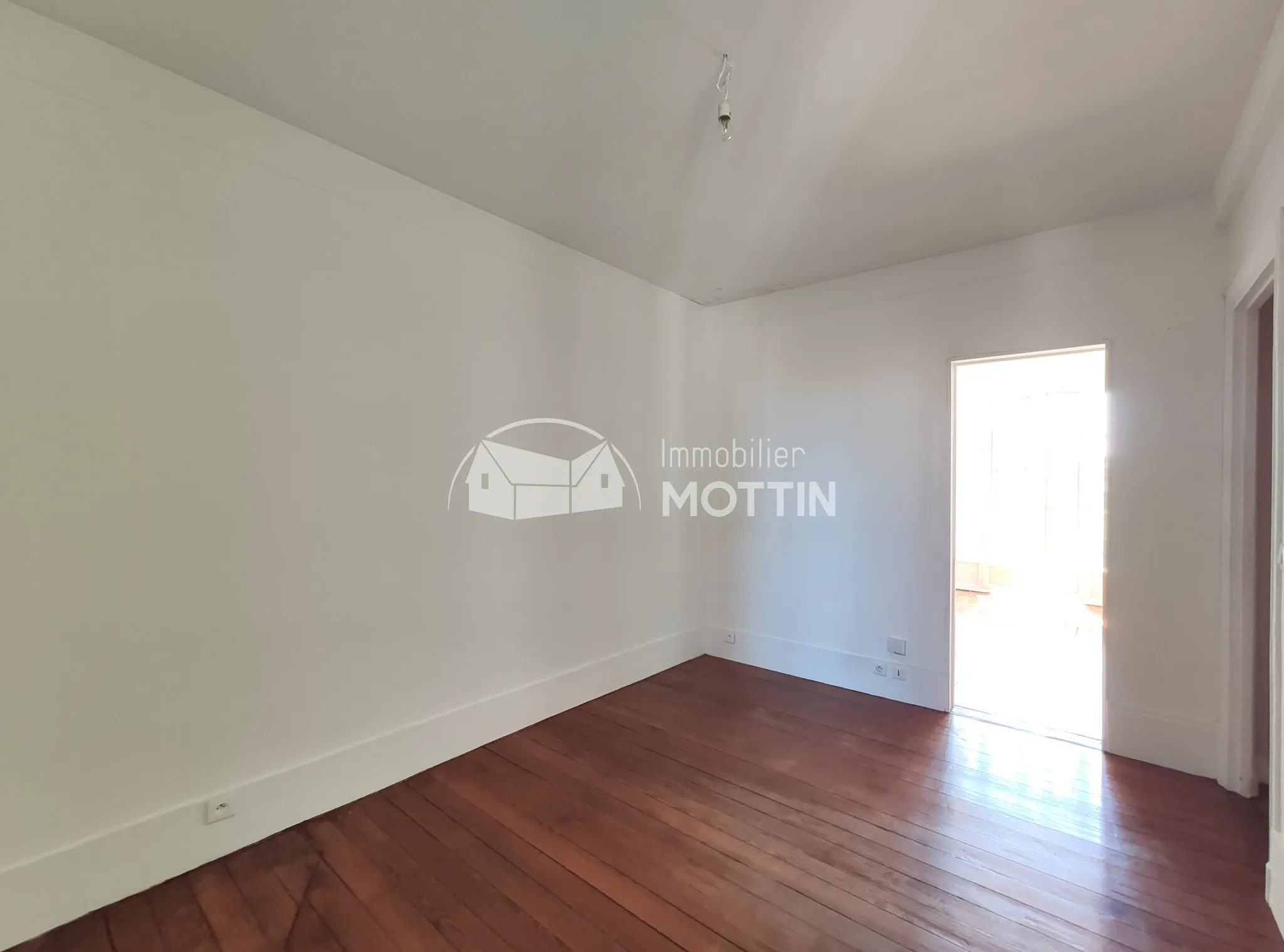 À vendre : Appartement F2/3 à Vitry-sur-Seine, proche RER C 