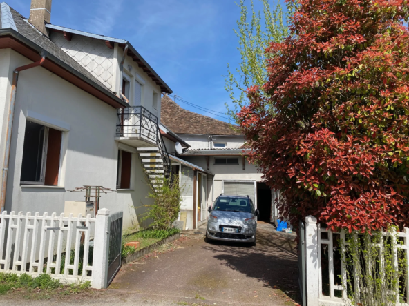 Maison de village avec 3 locatifs à Meuzac, proche lac et commerces