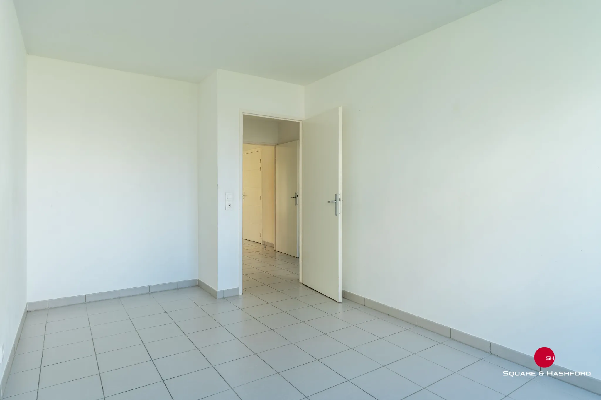 Appartement lumineux T3 avec loggia et parking à Bordeaux 