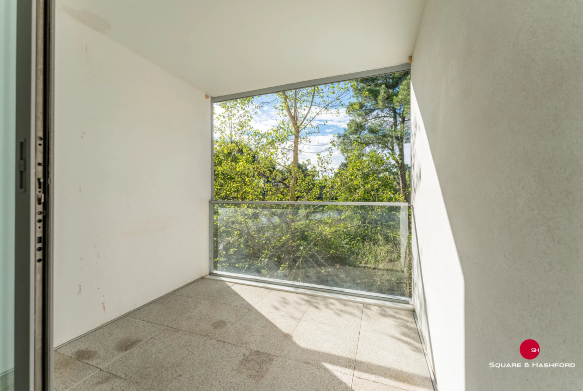 Appartement lumineux T3 avec loggia et parking à Bordeaux 