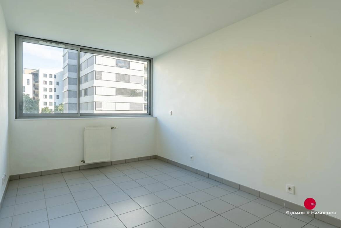 Appartement lumineux T3 avec loggia et parking à Bordeaux 