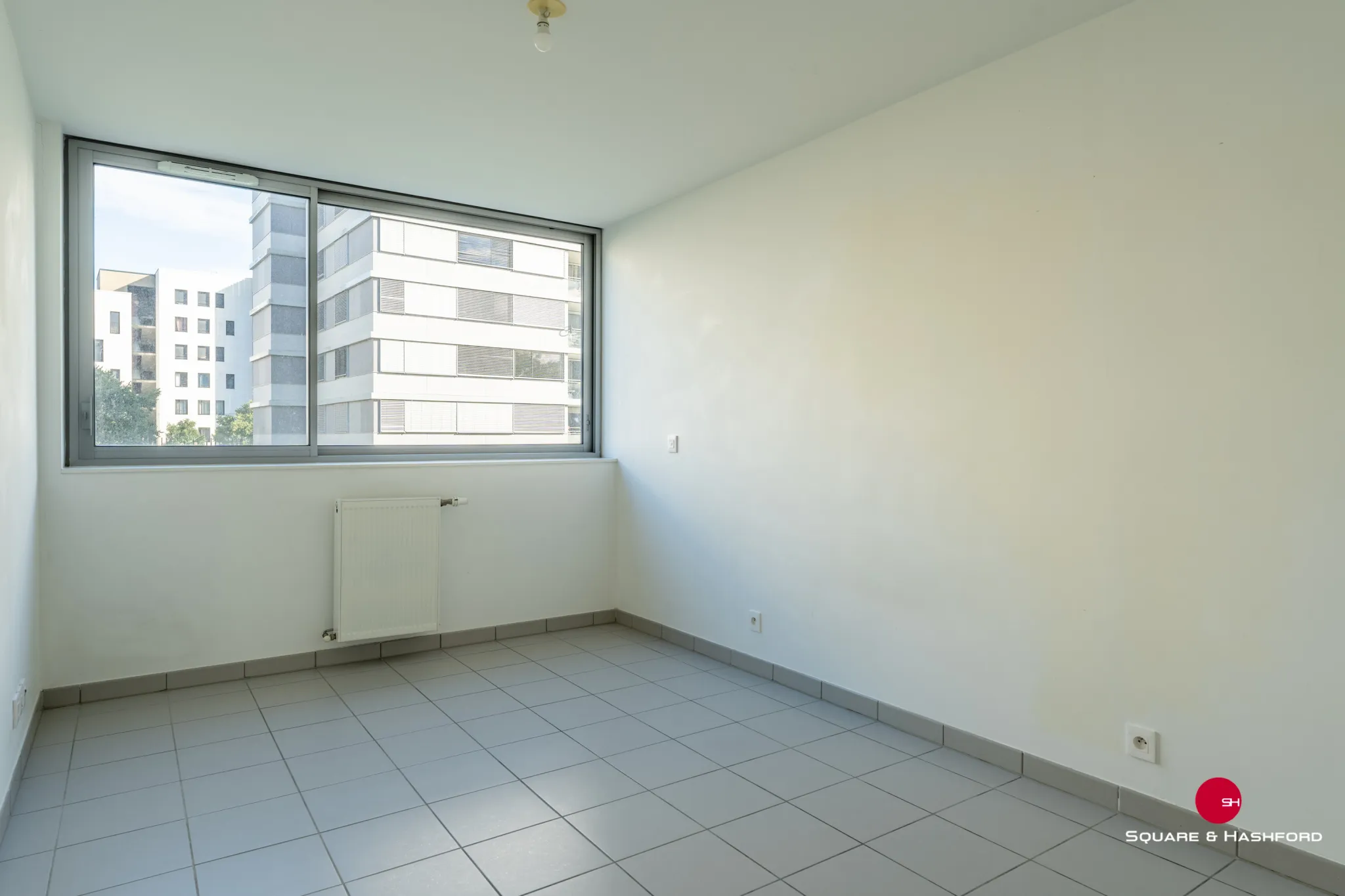 Appartement lumineux T3 avec loggia et parking à Bordeaux 