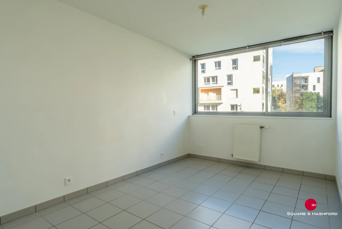 Appartement lumineux T3 avec loggia et parking à Bordeaux 