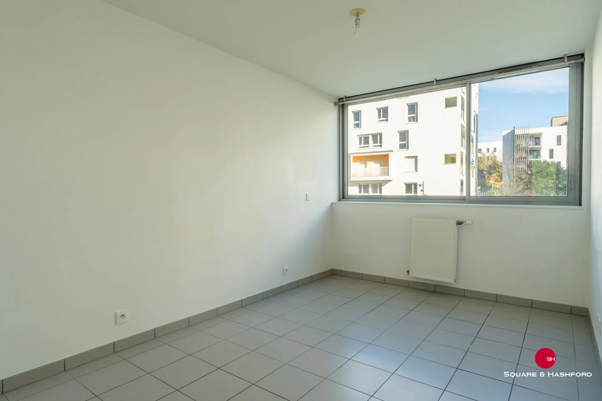 Appartement lumineux T3 avec loggia et parking à Bordeaux 