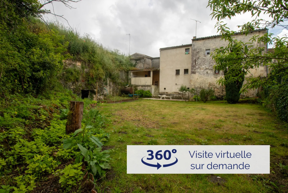 Maison à rénover avec jardin et garage à Saint-Savinien 