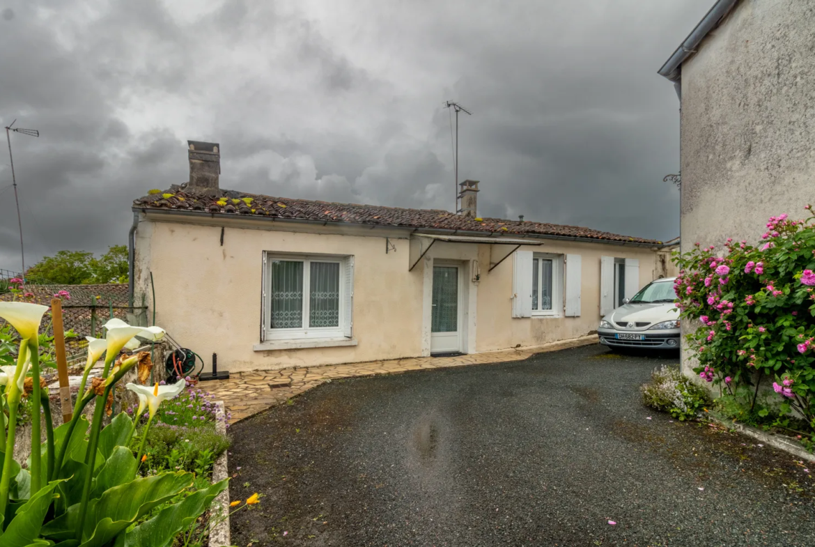 Maison à rénover avec jardin et garage à Saint-Savinien 