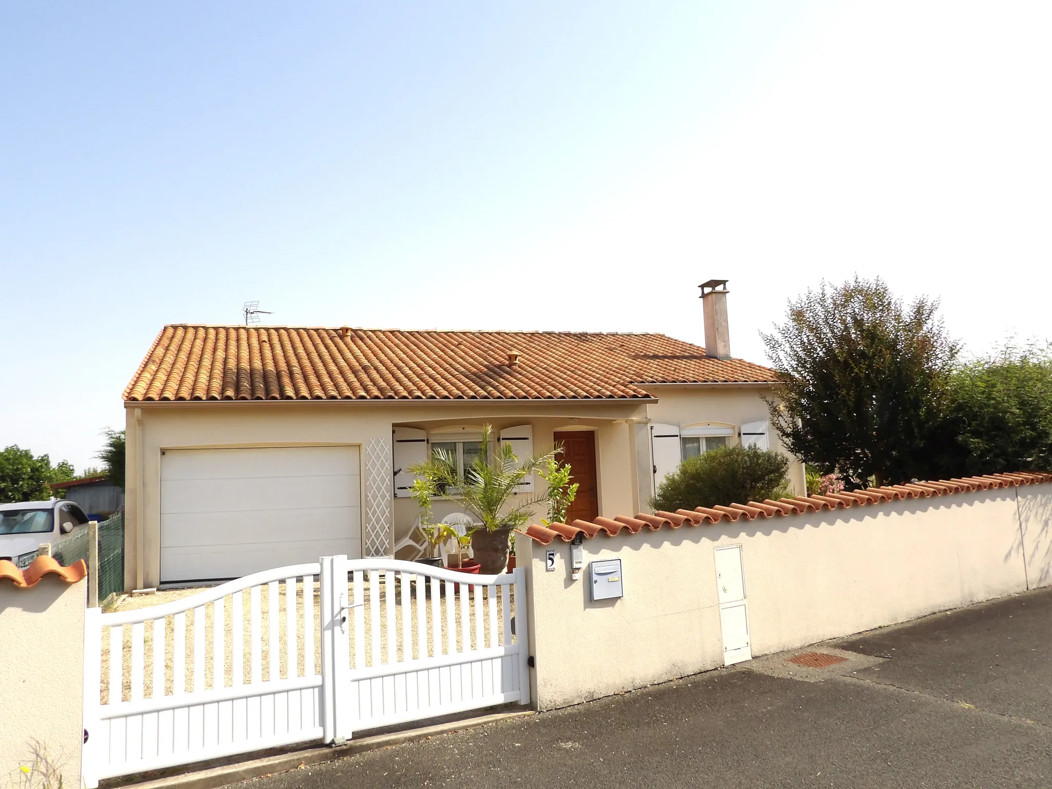 Pavillon T4 de plain-pied à Saint-Savinien, 2 chambres, garage 