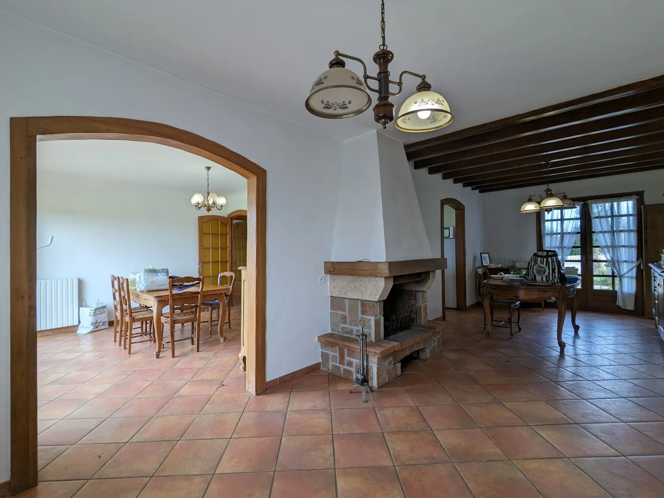 Maison spacieuse à Saint-Savinien avec jardin et extension à aménager 