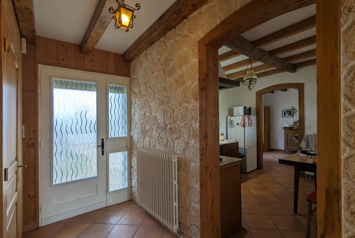 Maison spacieuse à Saint-Savinien avec jardin et extension à aménager 