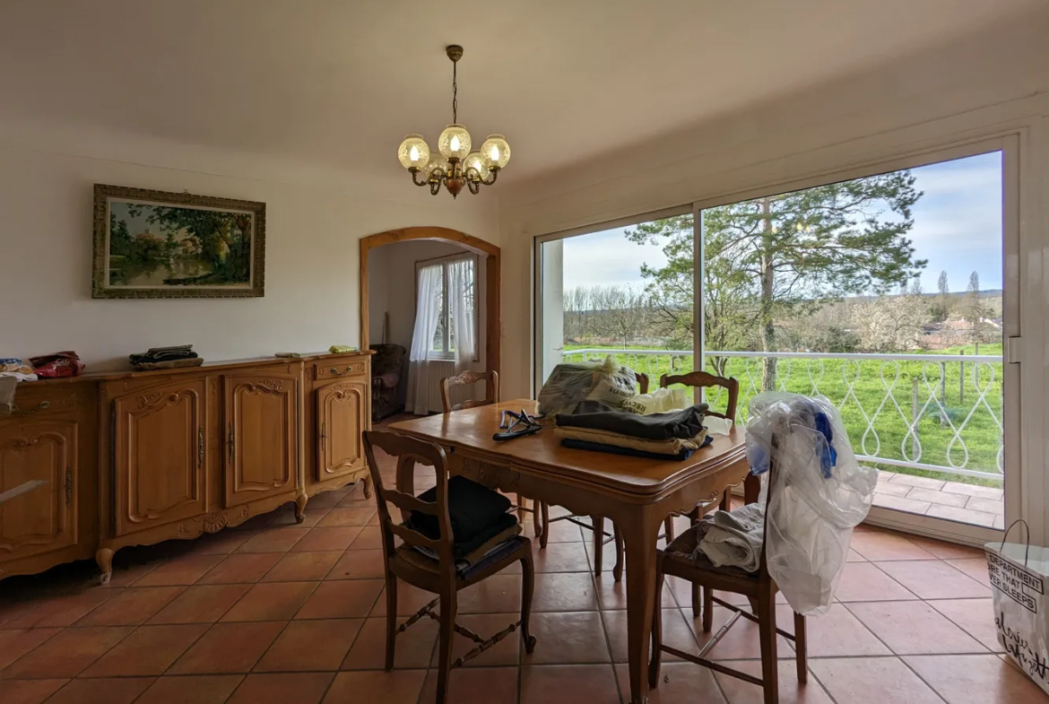 Maison spacieuse à Saint-Savinien avec jardin et extension à aménager 