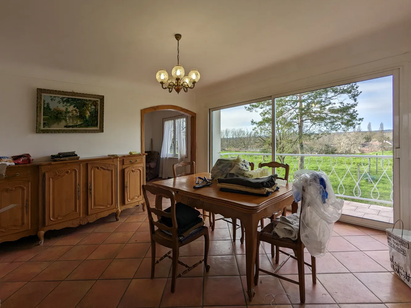 Maison spacieuse à Saint-Savinien avec jardin et extension à aménager 