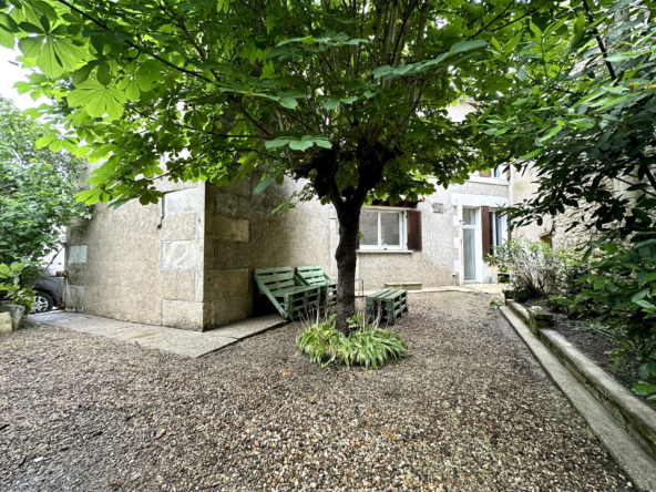 Ensemble immobilier unique avec maison d'habitation et studio à Cognac