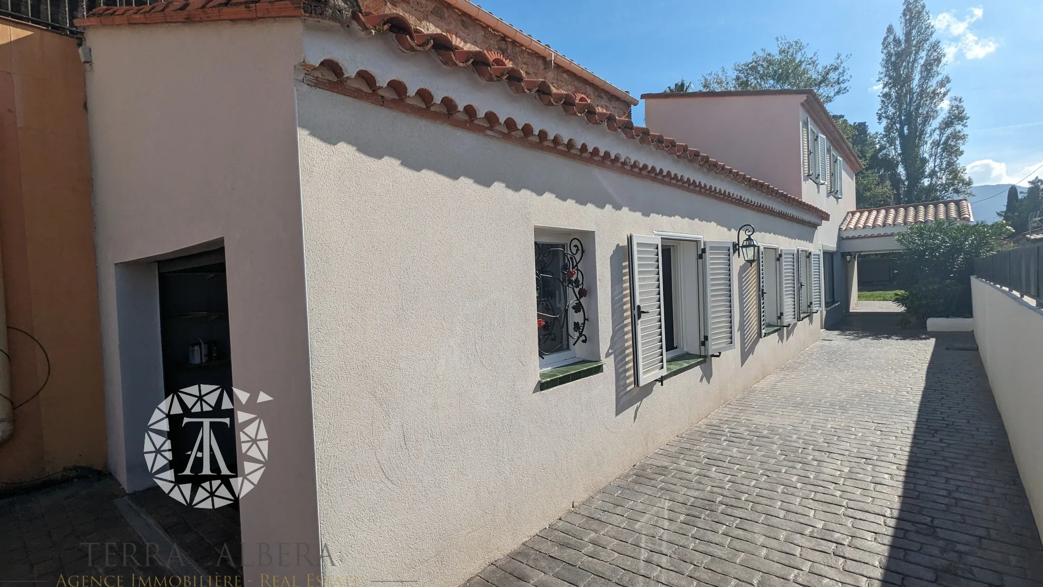 Villa rénovée au calme à Saint-André avec jardin et box 