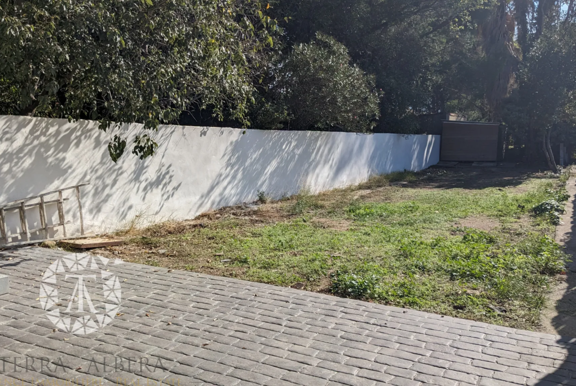 Villa rénovée au calme à Saint-André avec jardin et box 