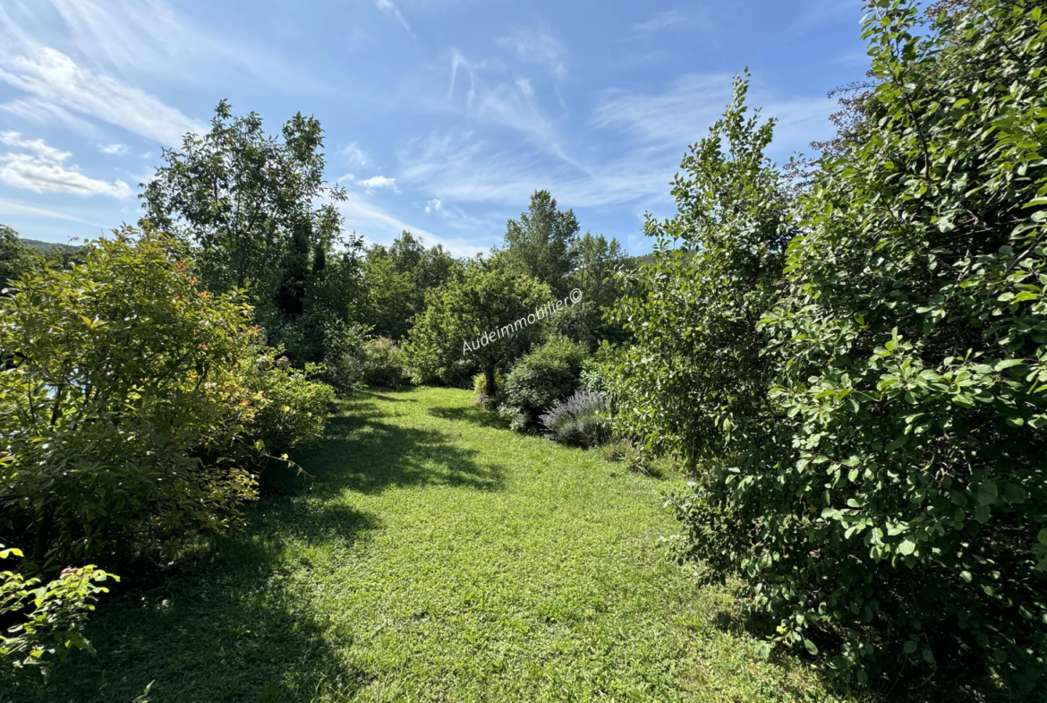 Maison de village en pierres avec jardin et terres à Limoux 