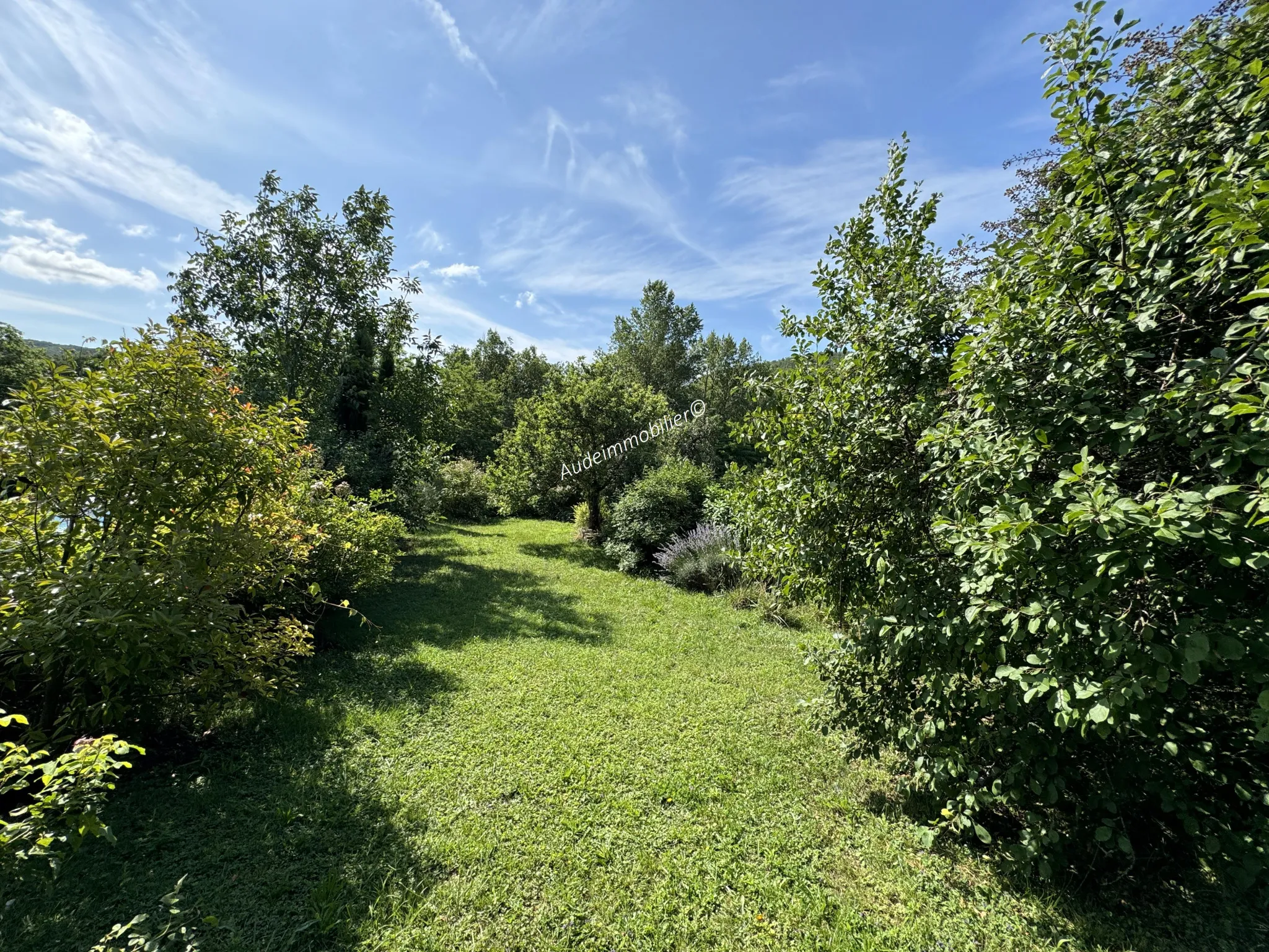 Maison de village en pierres avec jardin et terres à Limoux 