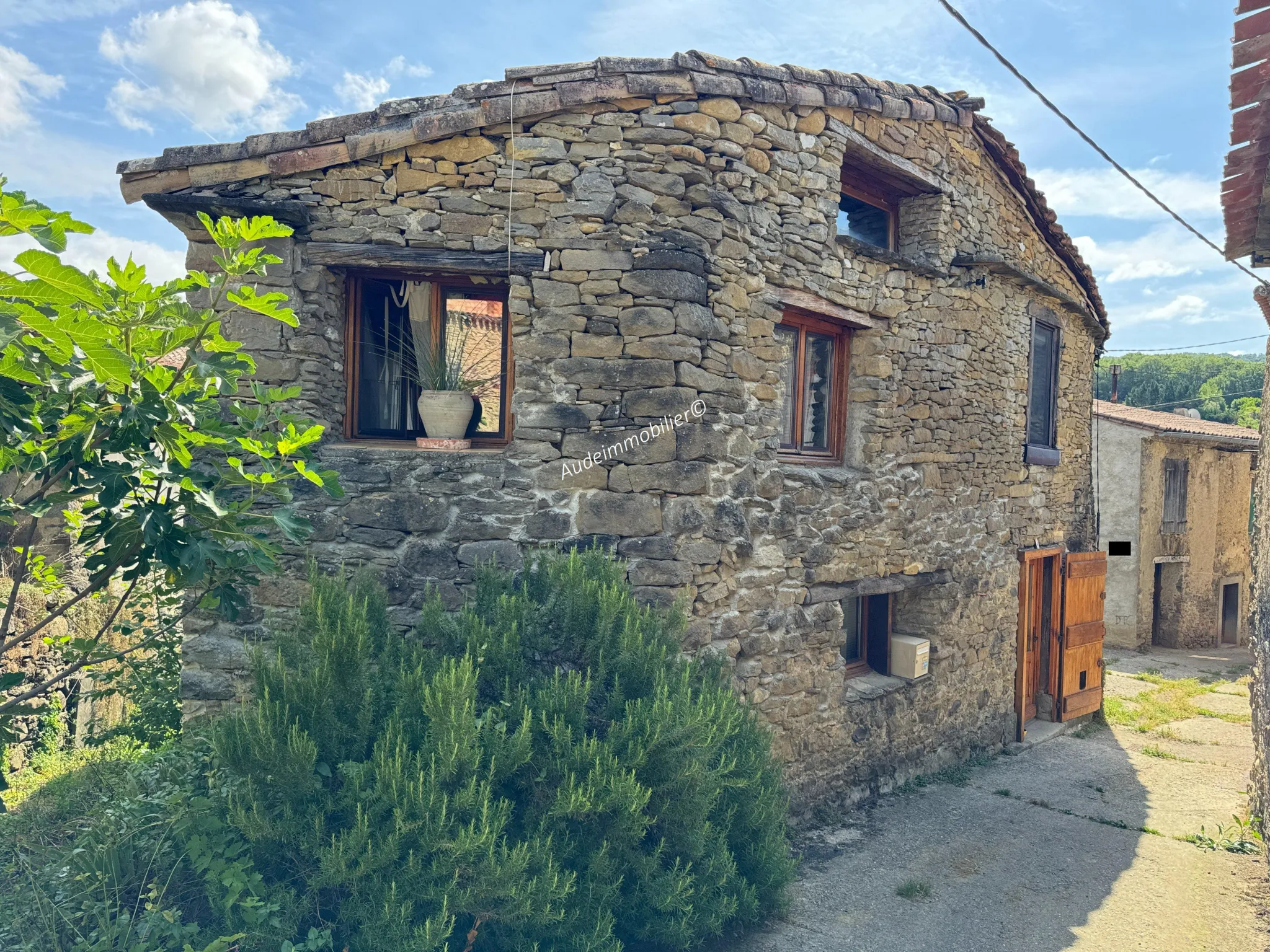 Maison de village en pierres avec jardin et terres à Limoux 