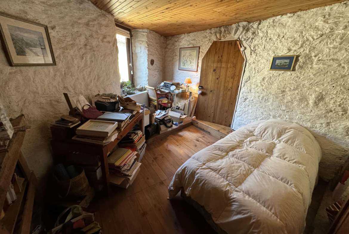 Maison de village en pierres avec jardin et terres à Limoux 