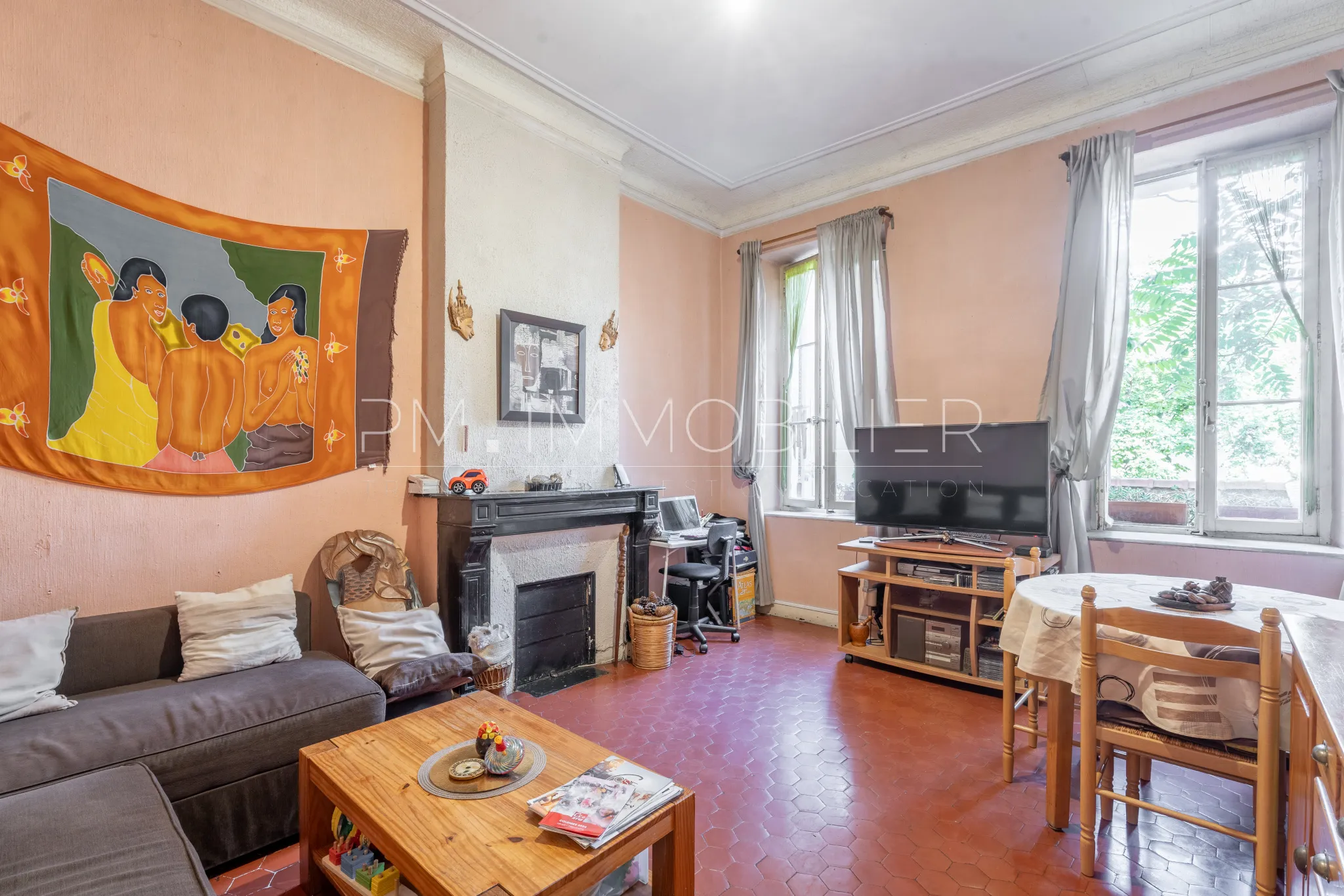 Immeuble ancien avec deux appartements loués à Marseille - Chartreux 