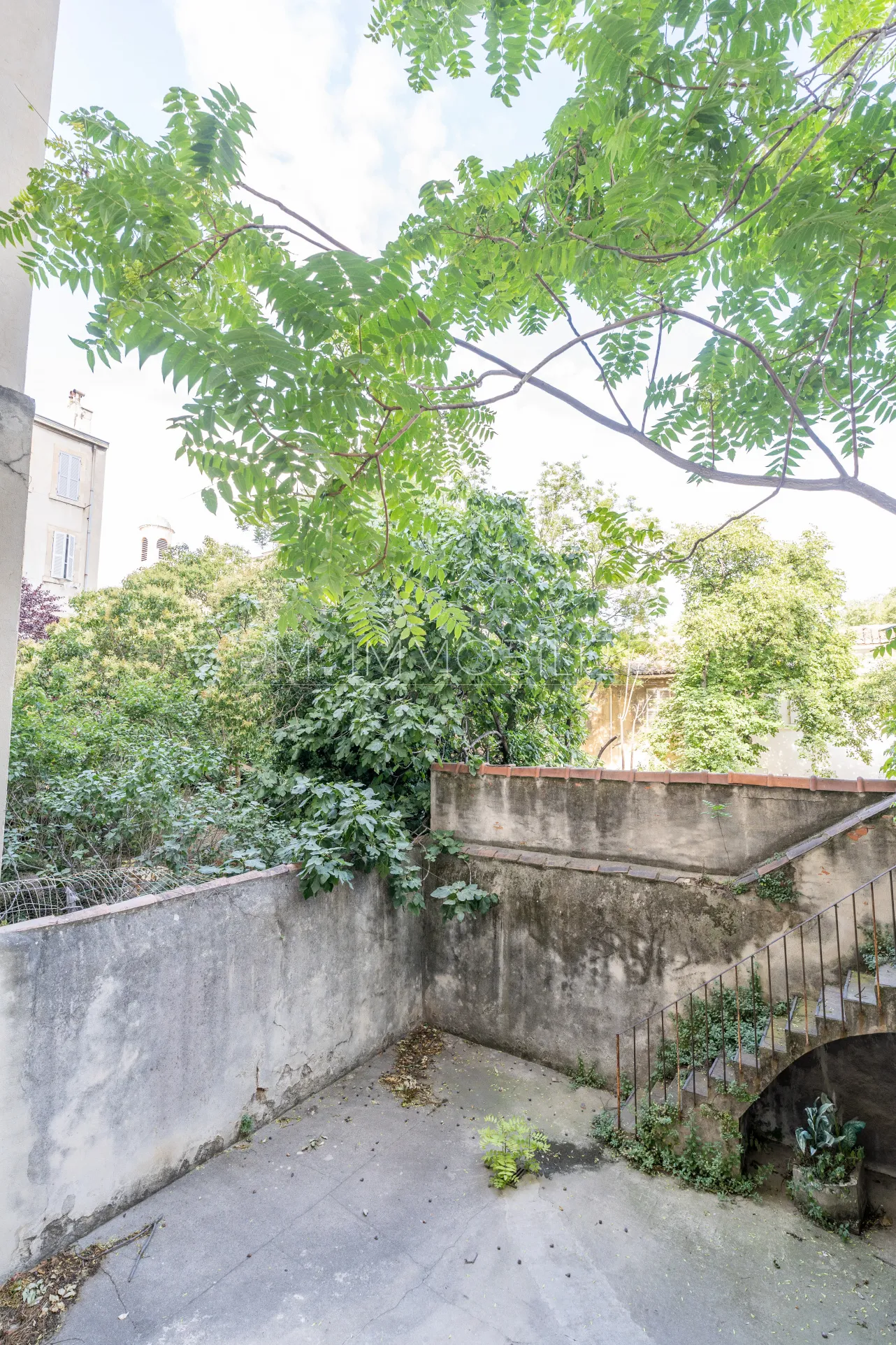 Immeuble ancien avec deux appartements loués à Marseille - Chartreux 