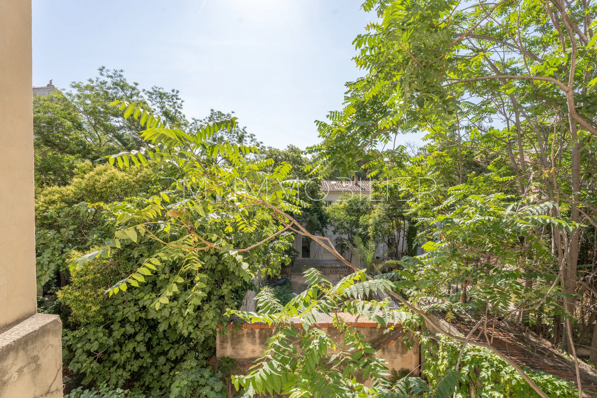 Immeuble ancien avec deux appartements loués à Marseille - Chartreux 