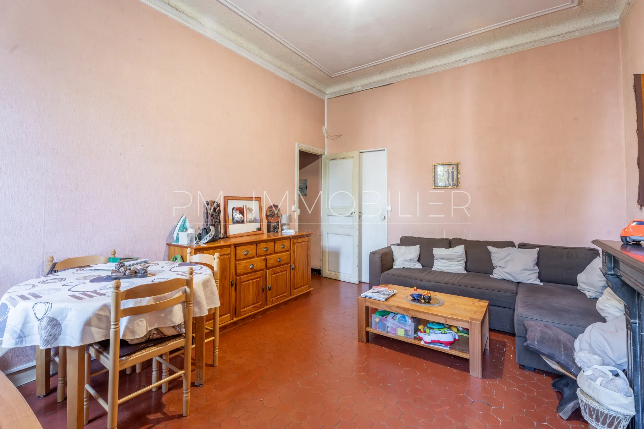 Immeuble ancien avec deux appartements loués à Marseille - Chartreux 