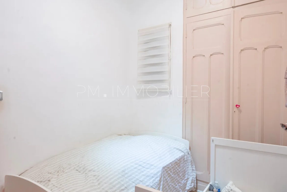 Immeuble ancien avec deux appartements loués à Marseille - Chartreux 